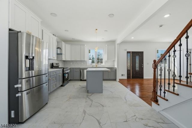 31 Davis Ave, Franklin Twp., NJ 08873