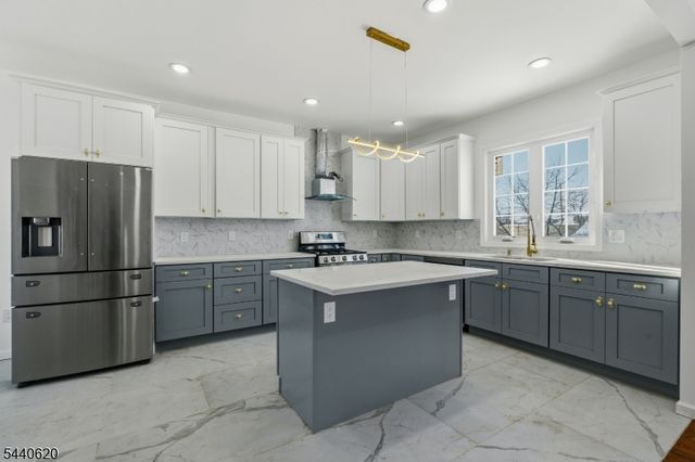 31 Davis Ave, Franklin Twp., NJ 08873