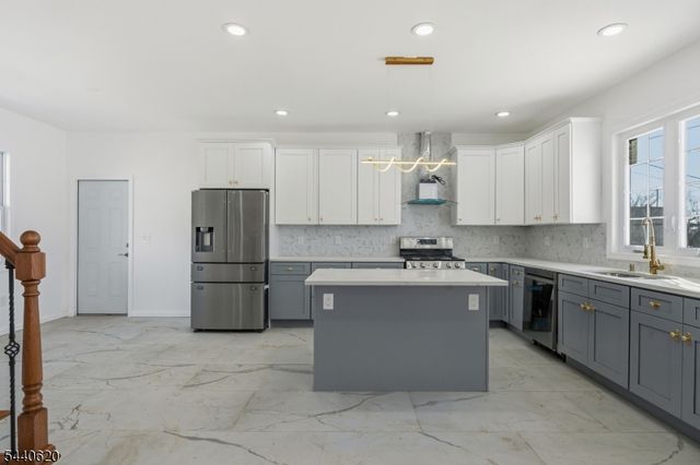 31 Davis Ave, Franklin Twp., NJ 08873