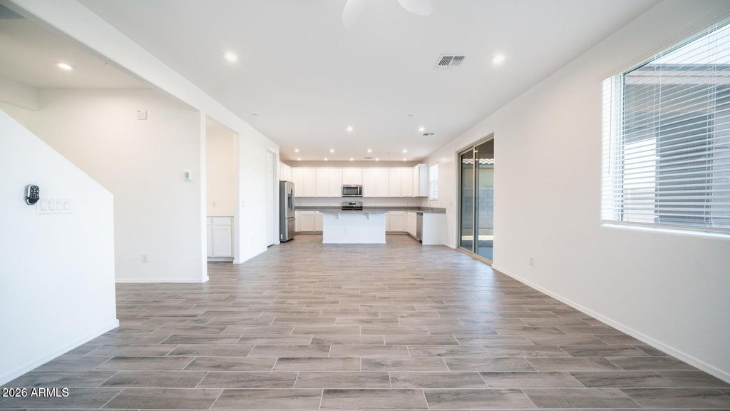 13370 W EAGLE FEATHER Road, Peoria, AZ 85383 — photo 4
