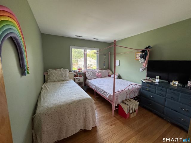 9 Oakledge Circle, Norwalk, CT 06854