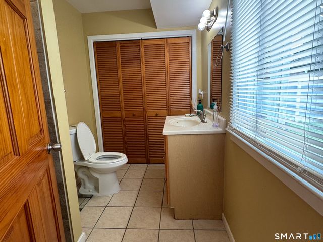 9 Oakledge Circle, Norwalk, CT 06854