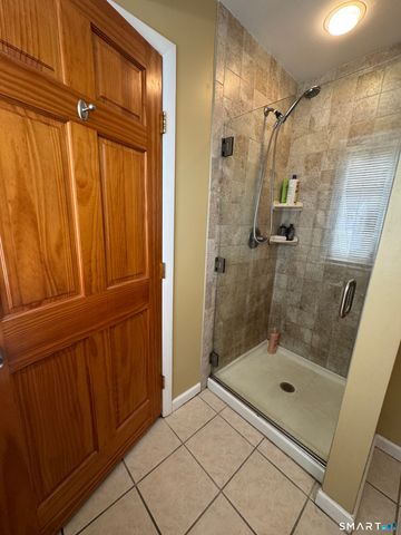 9 Oakledge Circle, Norwalk, CT 06854