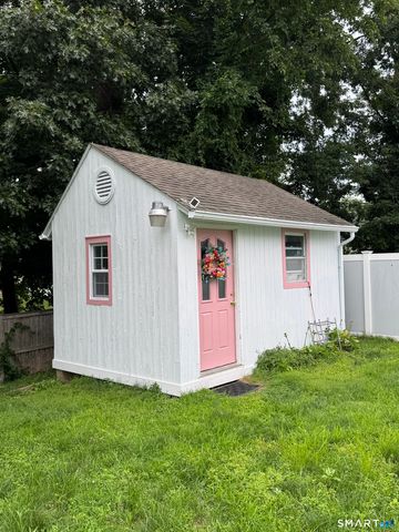 9 Oakledge Circle, Norwalk, CT 06854