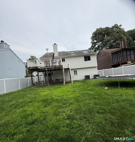 9 Oakledge Circle, Norwalk, CT 06854