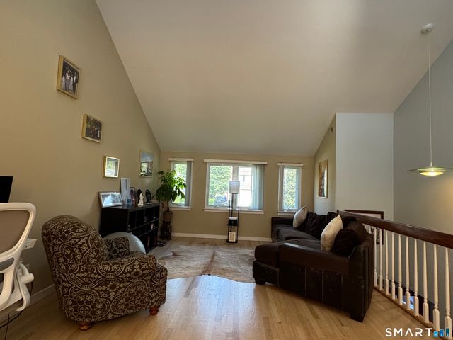 9 Oakledge Circle, Norwalk, CT 06854