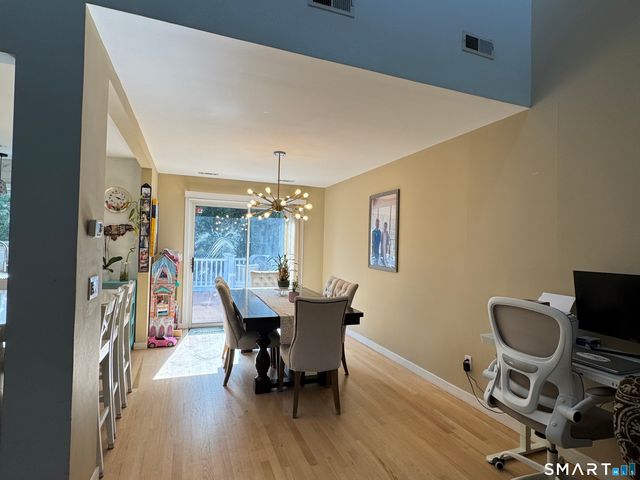 9 Oakledge Circle, Norwalk, CT 06854