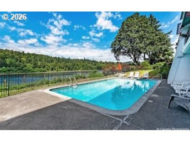 790 Se WEBBER St 310, Portland, OR 97202