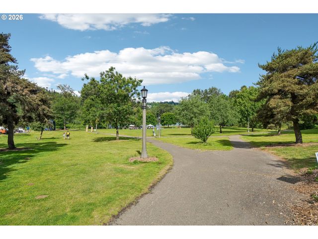 790 Se WEBBER St 310, Portland, OR 97202