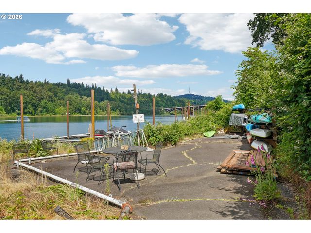 790 Se WEBBER St 310, Portland, OR 97202
