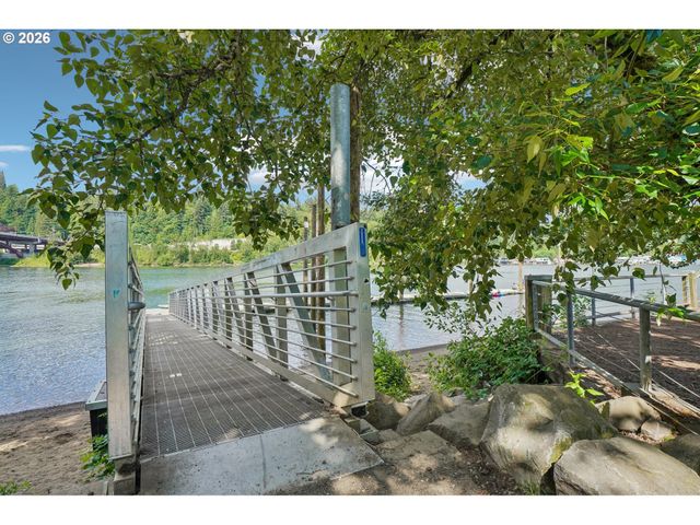 790 Se WEBBER St 310, Portland, OR 97202