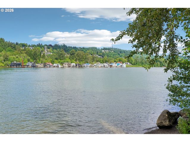 790 Se WEBBER St 310, Portland, OR 97202