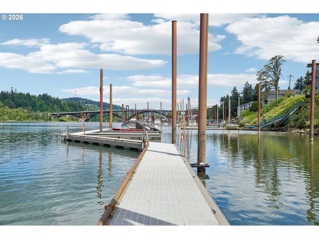 790 Se WEBBER St 310, Portland, OR 97202