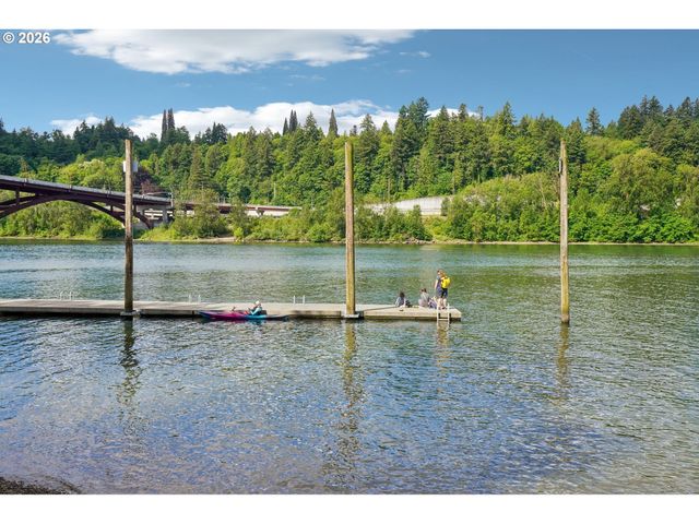 790 Se WEBBER St 310, Portland, OR 97202