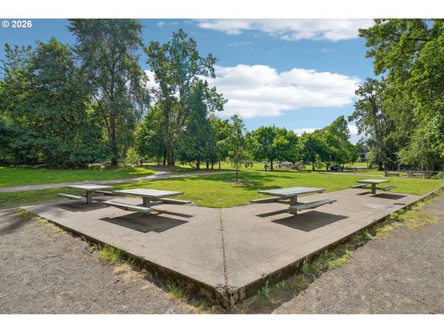 790 Se WEBBER St 310, Portland, OR 97202
