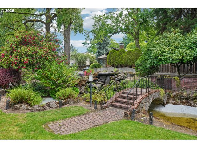790 Se WEBBER St 310, Portland, OR 97202