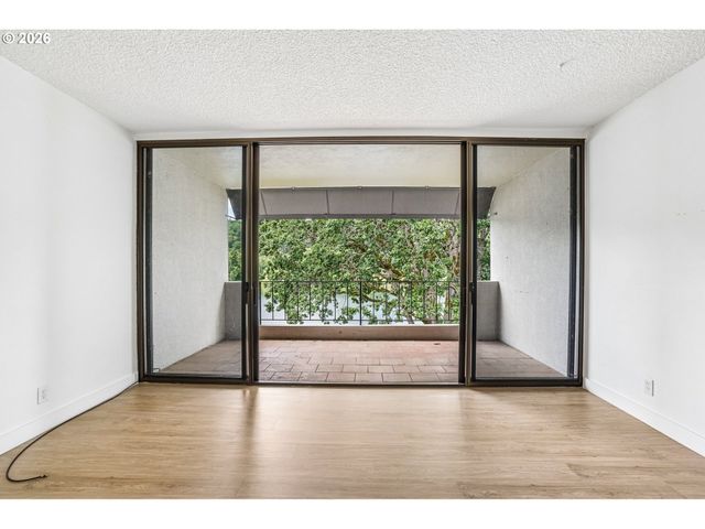 790 Se WEBBER St 310, Portland, OR 97202