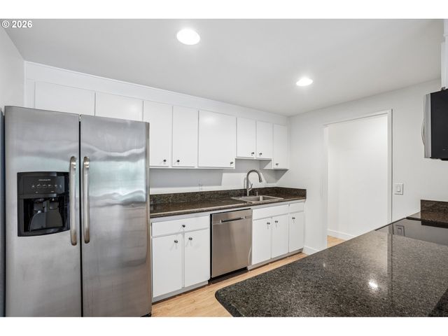 790 Se WEBBER St 310, Portland, OR 97202
