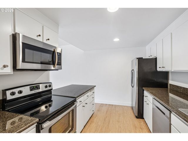 790 Se WEBBER St 310, Portland, OR 97202