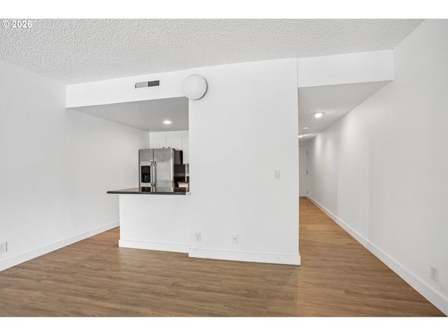 790 Se WEBBER St 310, Portland, OR 97202