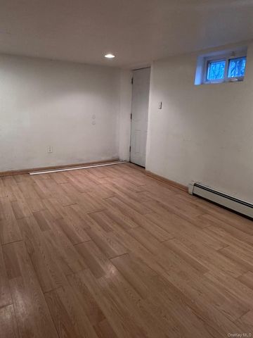 20 Broadway, Mastic, NY 11950