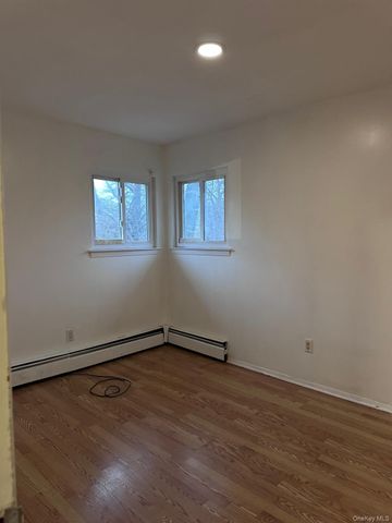 20 Broadway, Mastic, NY 11950