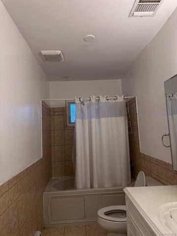 20 Broadway, Mastic, NY 11950