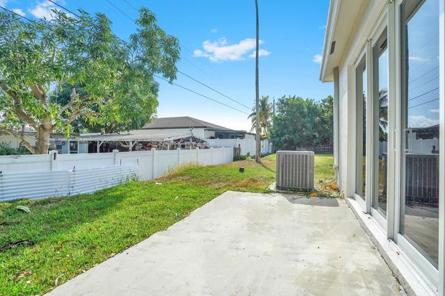 7874 Griswold Street, Lantana, FL 33462