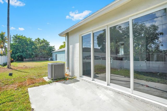 7874 Griswold Street, Lantana, FL 33462