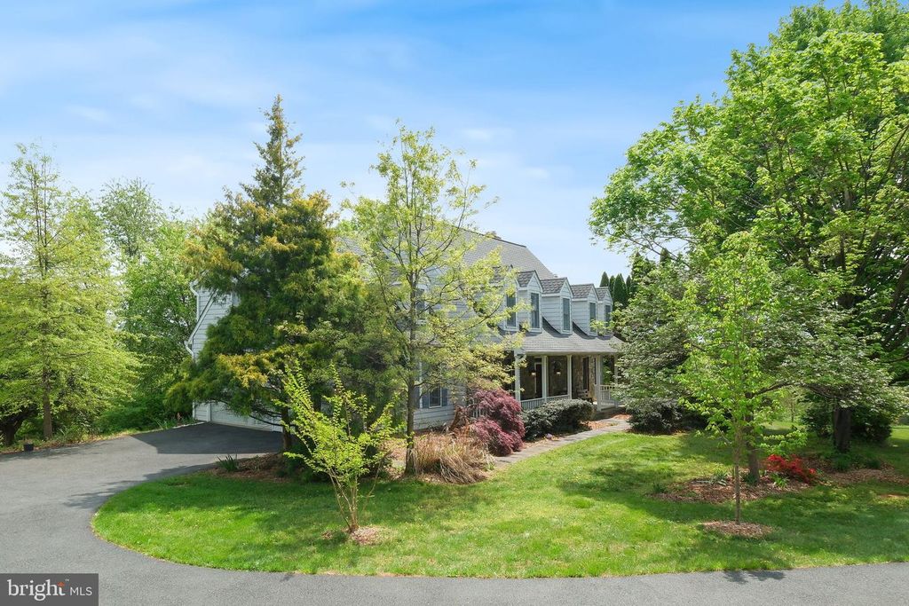Image 1 of property listing at 22301 FLINTRIDGE DR, Brookeville, MD 20833