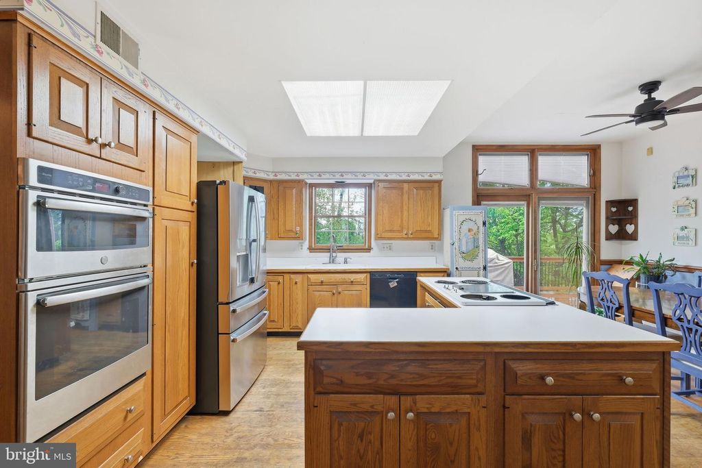 Image 10 of property listing at 22301 FLINTRIDGE DR, Brookeville, MD 20833