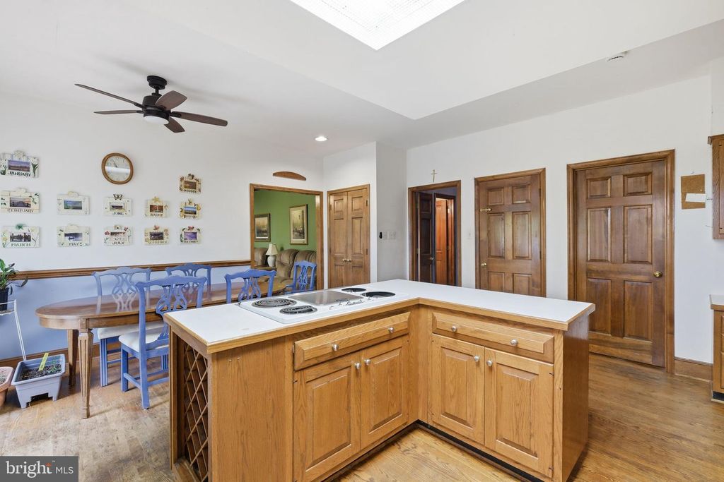Image 11 of property listing at 22301 FLINTRIDGE DR, Brookeville, MD 20833