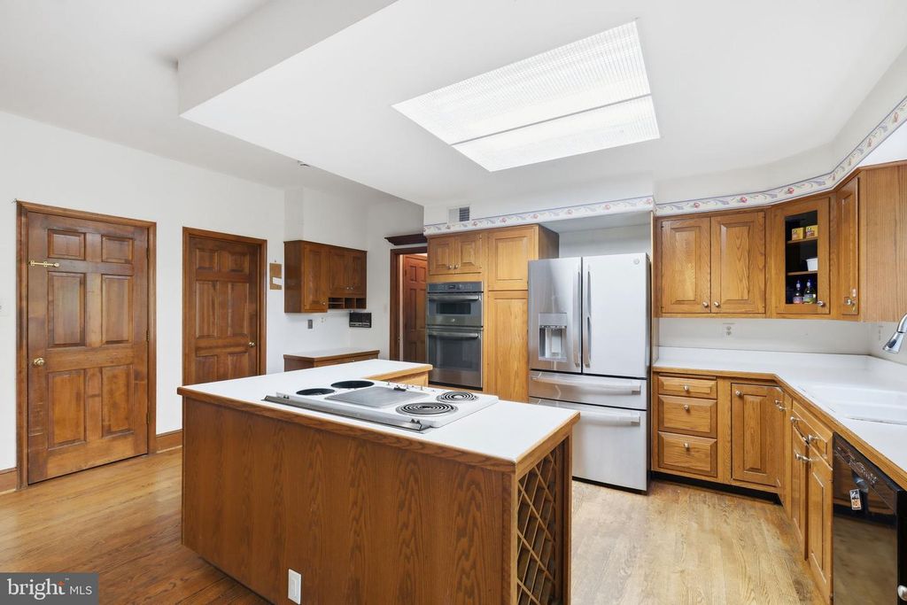 Image 12 of property listing at 22301 FLINTRIDGE DR, Brookeville, MD 20833