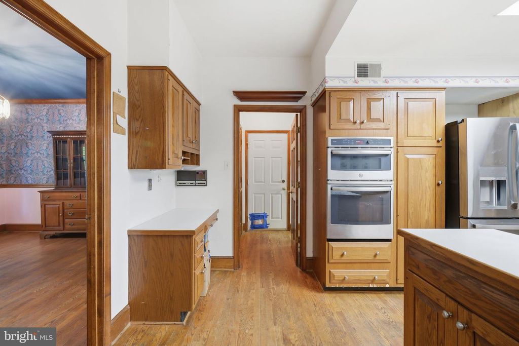 Image 13 of property listing at 22301 FLINTRIDGE DR, Brookeville, MD 20833
