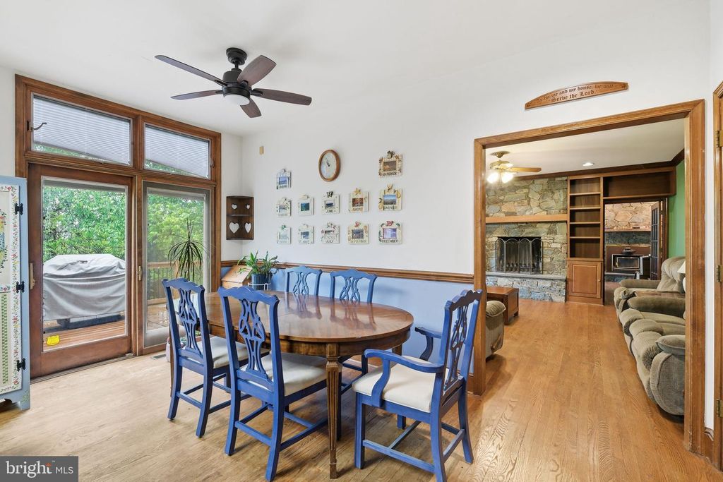 Image 14 of property listing at 22301 FLINTRIDGE DR, Brookeville, MD 20833