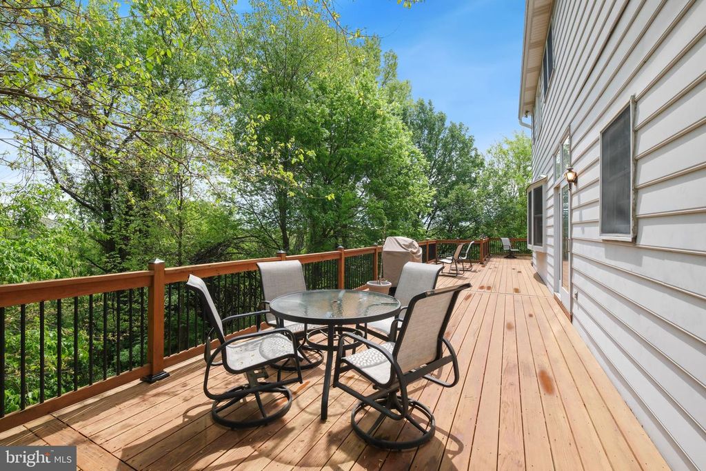 Image 15 of property listing at 22301 FLINTRIDGE DR, Brookeville, MD 20833