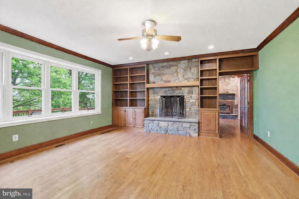 Image 16 of property listing at 22301 FLINTRIDGE DR, Brookeville, MD 20833