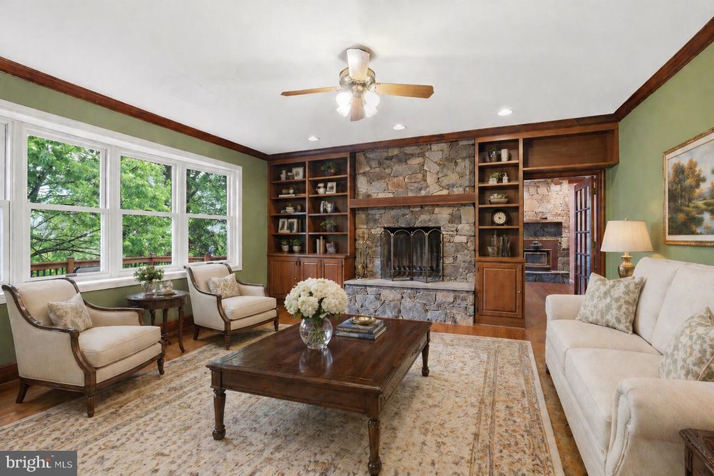 Image 17 of property listing at 22301 FLINTRIDGE DR, Brookeville, MD 20833