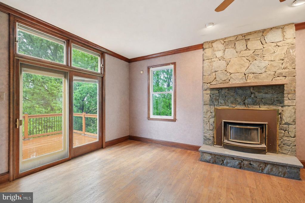 Image 19 of property listing at 22301 FLINTRIDGE DR, Brookeville, MD 20833