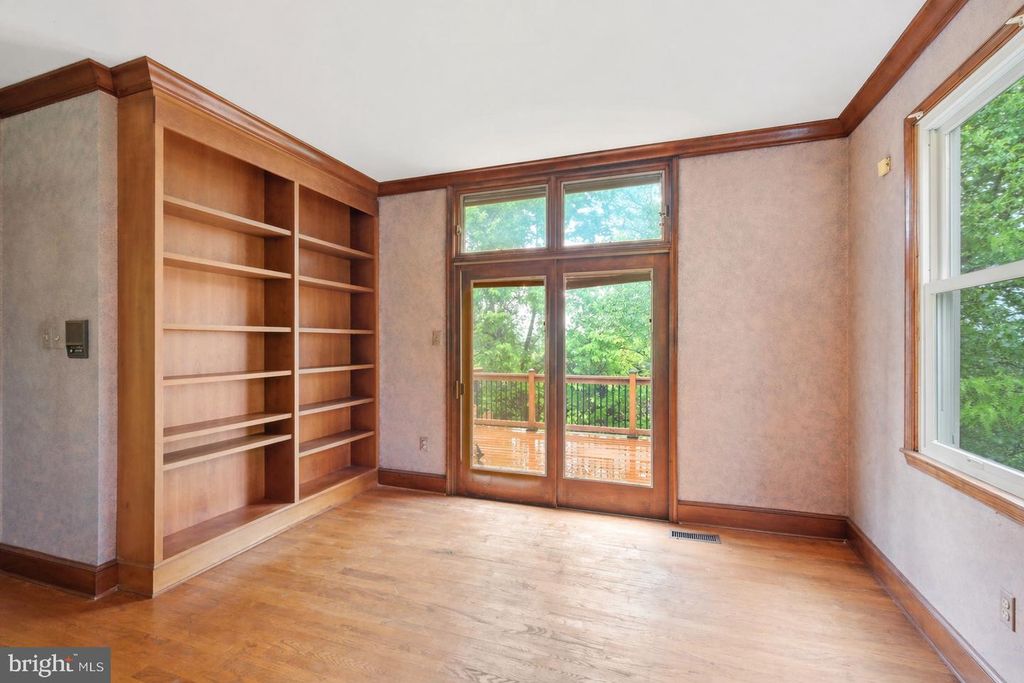 Image 20 of property listing at 22301 FLINTRIDGE DR, Brookeville, MD 20833