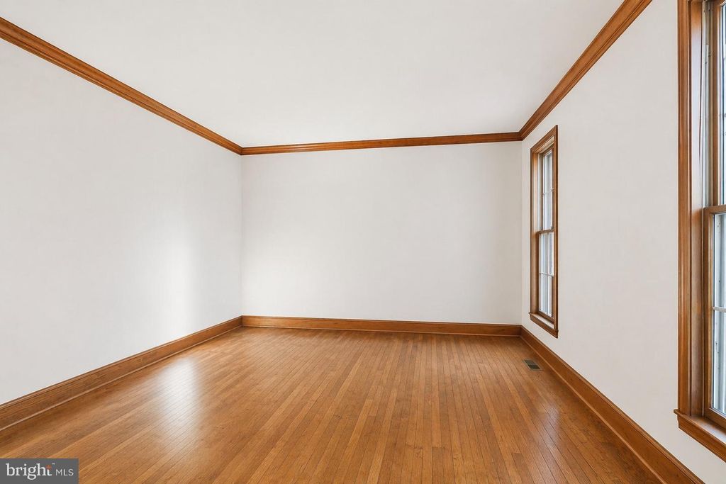 Image 25 of property listing at 22301 FLINTRIDGE DR, Brookeville, MD 20833