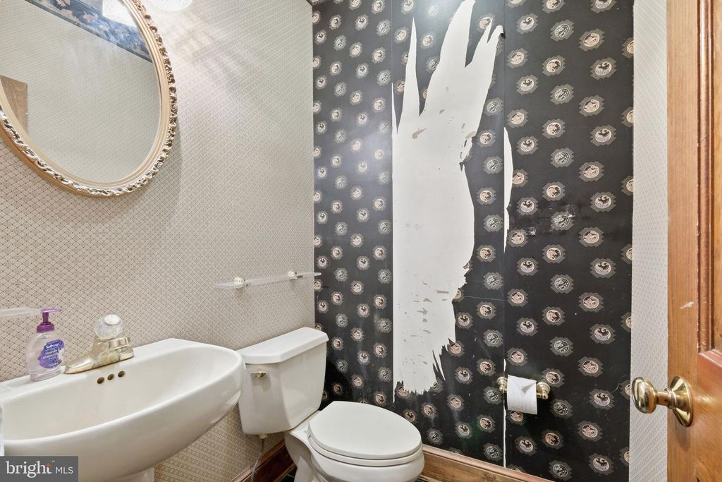 Image 27 of property listing at 22301 FLINTRIDGE DR, Brookeville, MD 20833