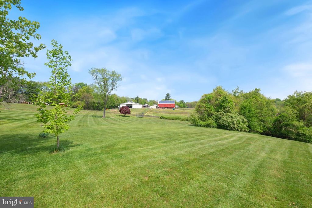Image 3 of property listing at 22301 FLINTRIDGE DR, Brookeville, MD 20833