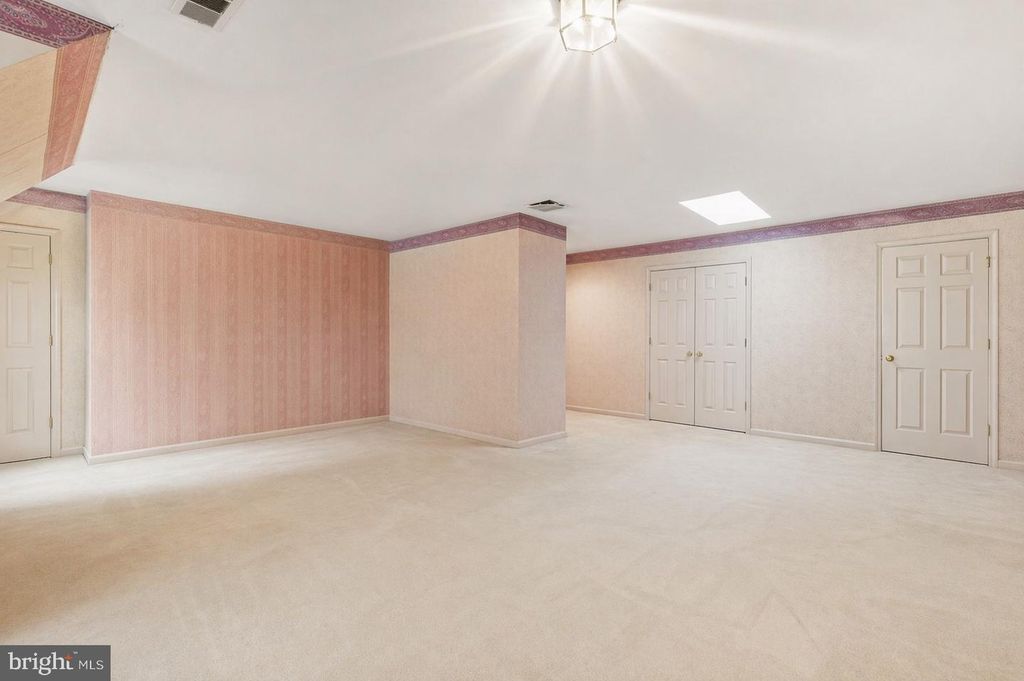 Image 33 of property listing at 22301 FLINTRIDGE DR, Brookeville, MD 20833