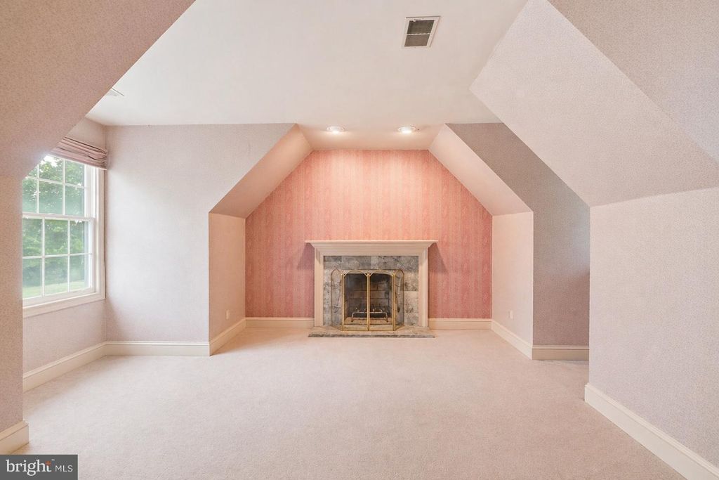 Image 34 of property listing at 22301 FLINTRIDGE DR, Brookeville, MD 20833