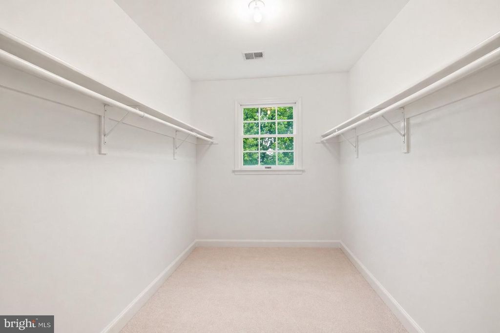 Image 36 of property listing at 22301 FLINTRIDGE DR, Brookeville, MD 20833
