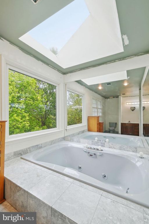 Image 38 of property listing at 22301 FLINTRIDGE DR, Brookeville, MD 20833