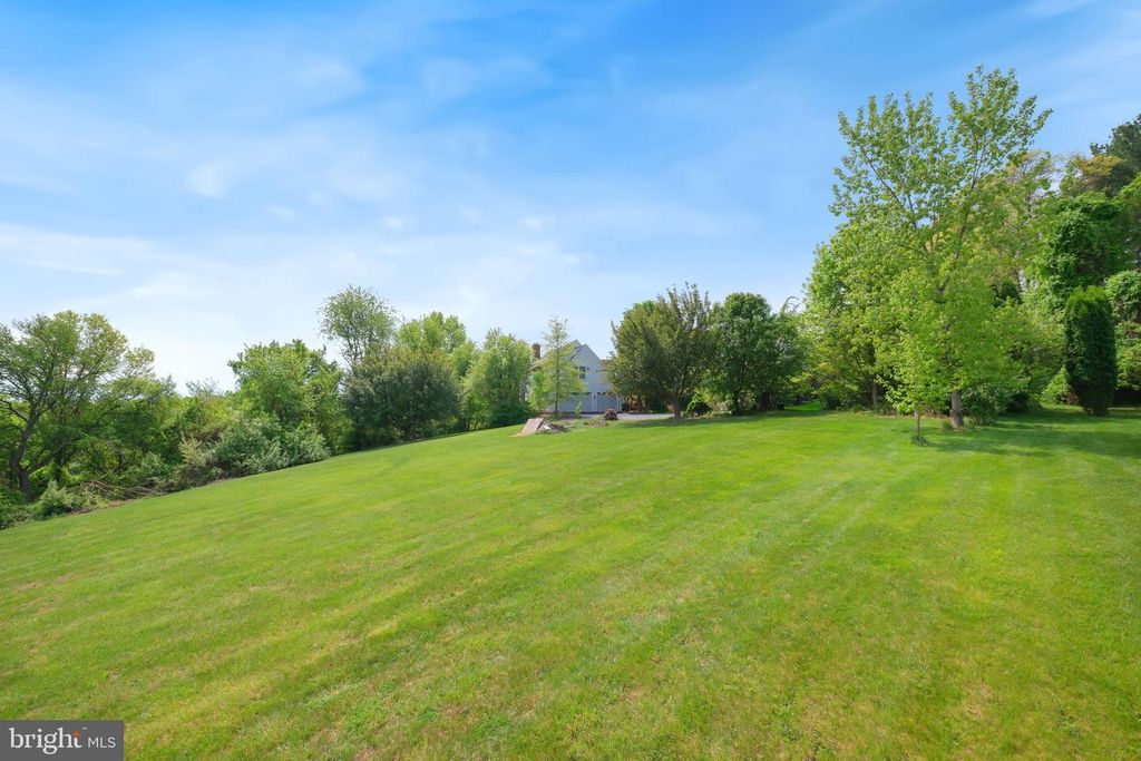 Image 4 of property listing at 22301 FLINTRIDGE DR, Brookeville, MD 20833