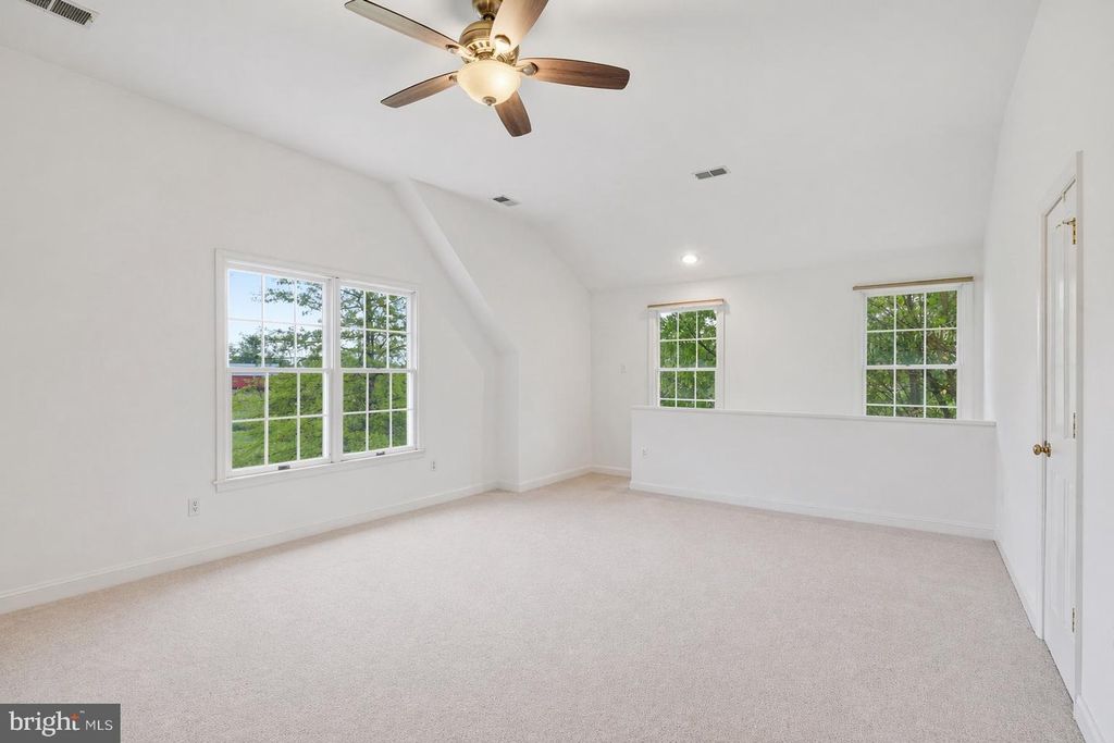 Image 41 of property listing at 22301 FLINTRIDGE DR, Brookeville, MD 20833