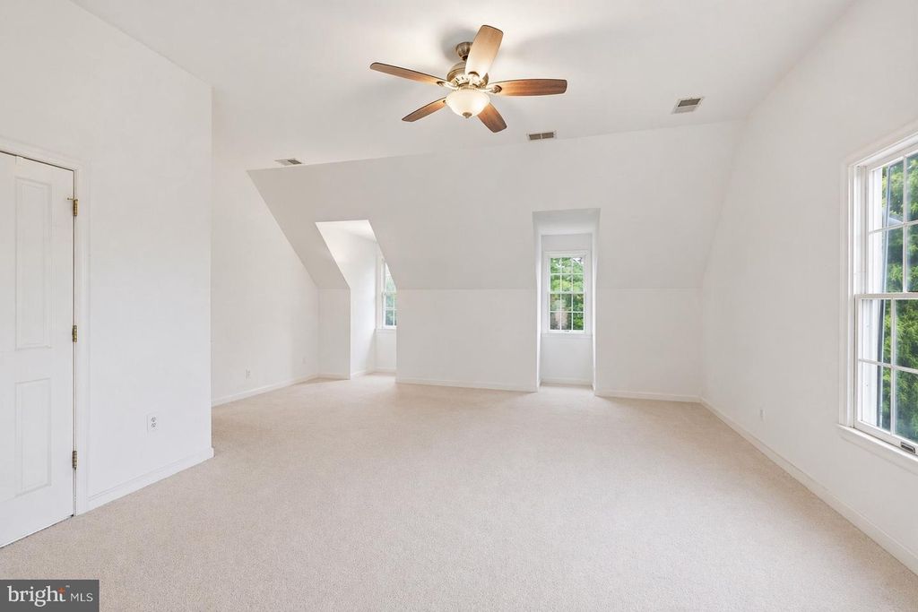 Image 43 of property listing at 22301 FLINTRIDGE DR, Brookeville, MD 20833
